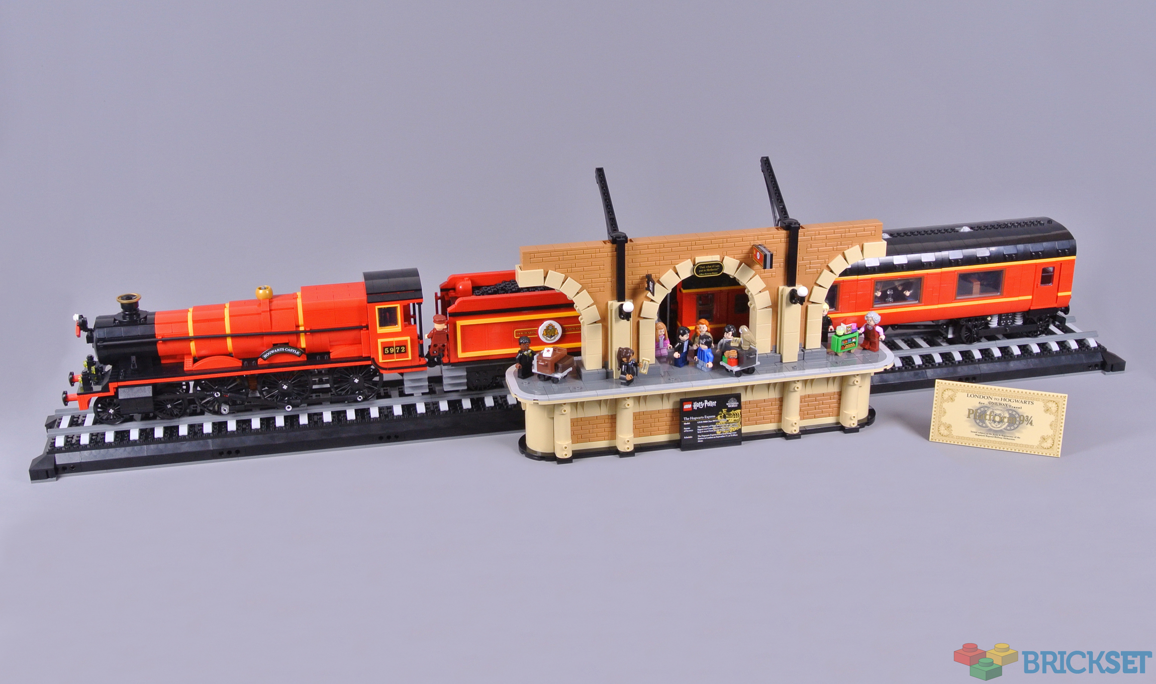 LEGO 76405 Hogwarts Express - Collectors' Edition review | Brickset